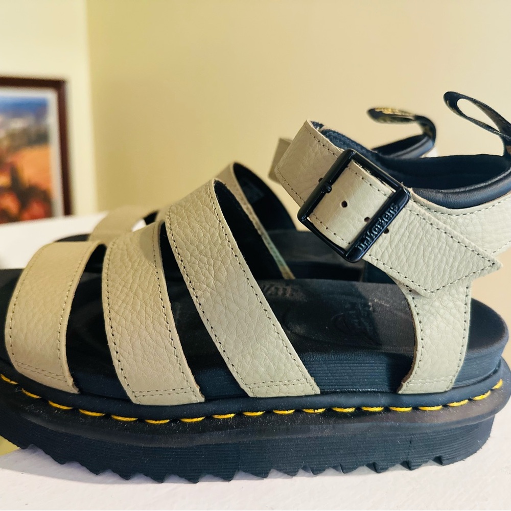 Dr Marten ‘Blair’s’ platform sandals US 8 / Euro 38 - BRAND NEW